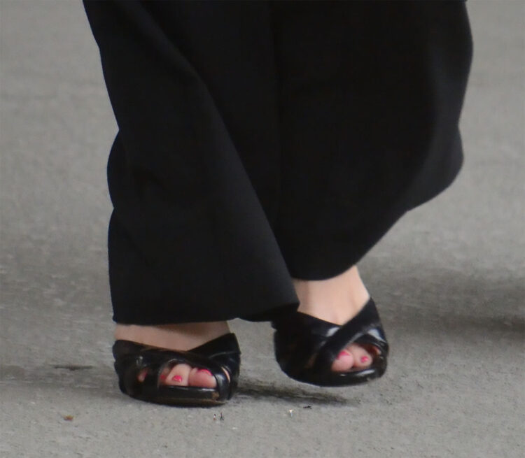 yingluck shinawatra feet