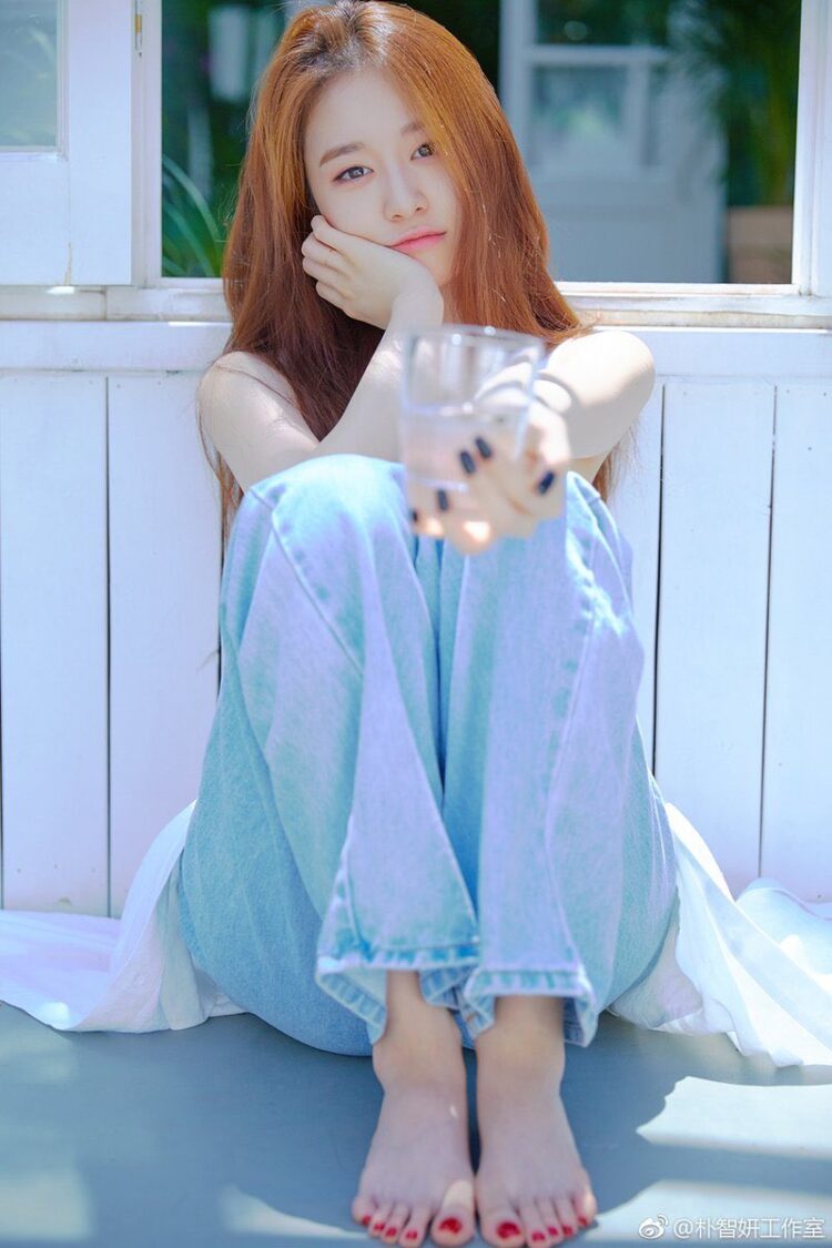 yiyeon feet