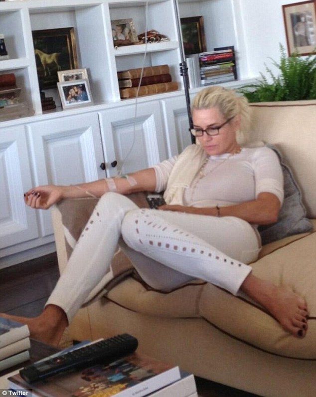 yolanda hadid feet 3