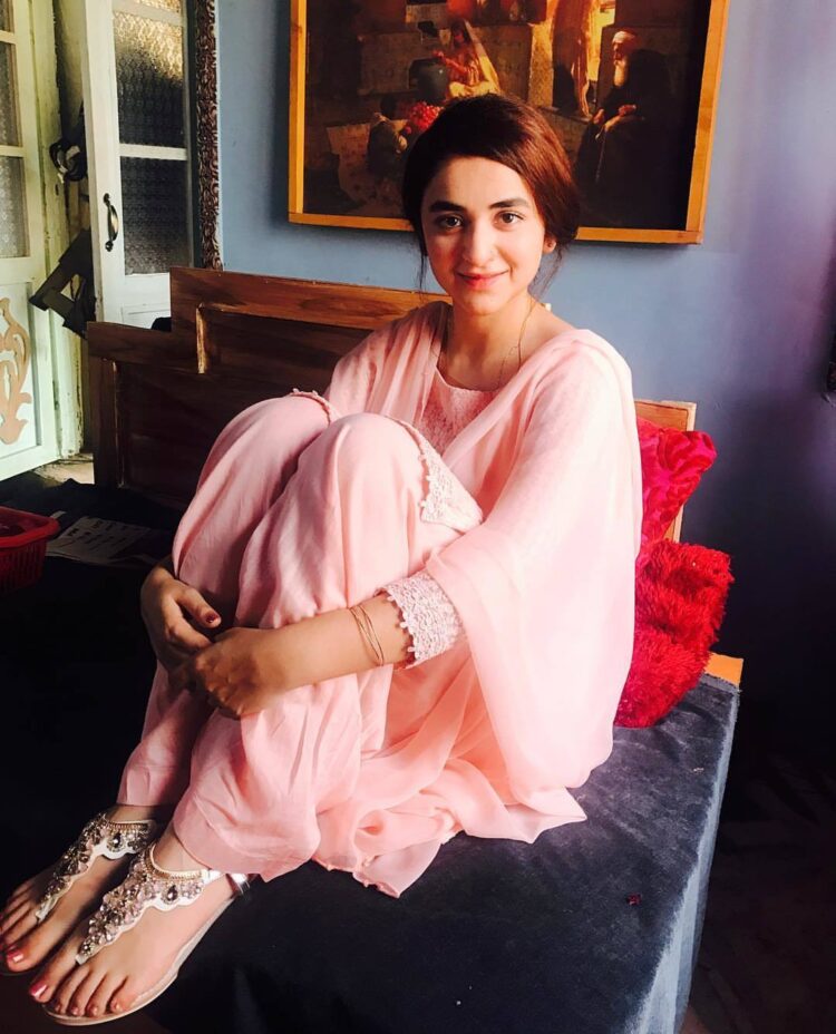 yumna zaidi feet 1