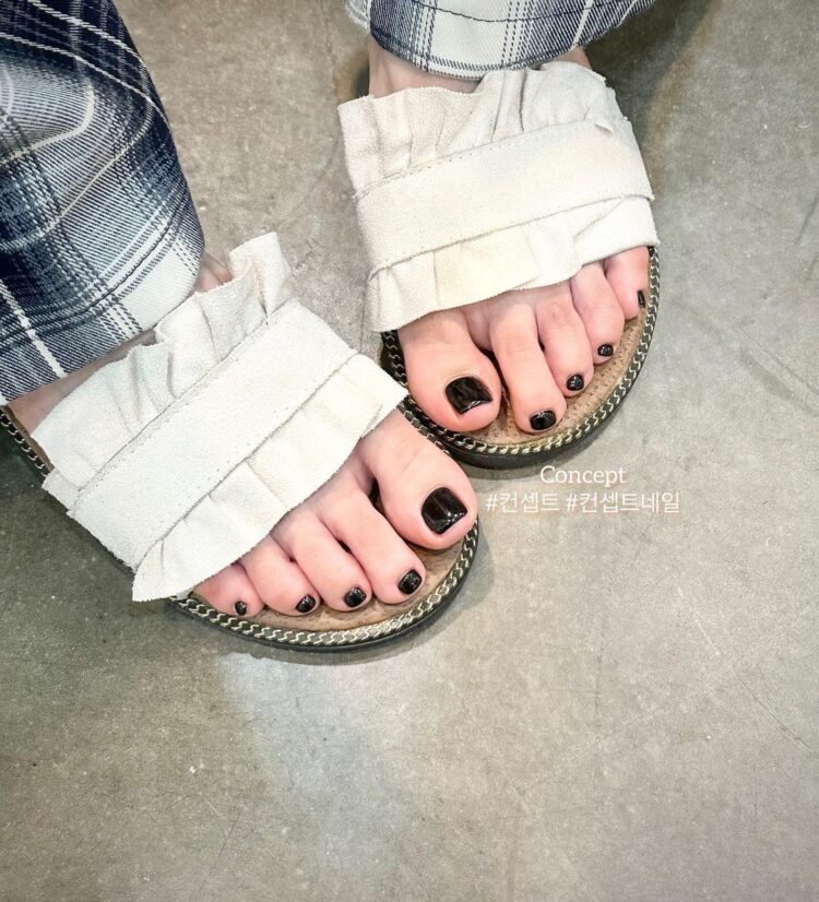 Yuqi Feet