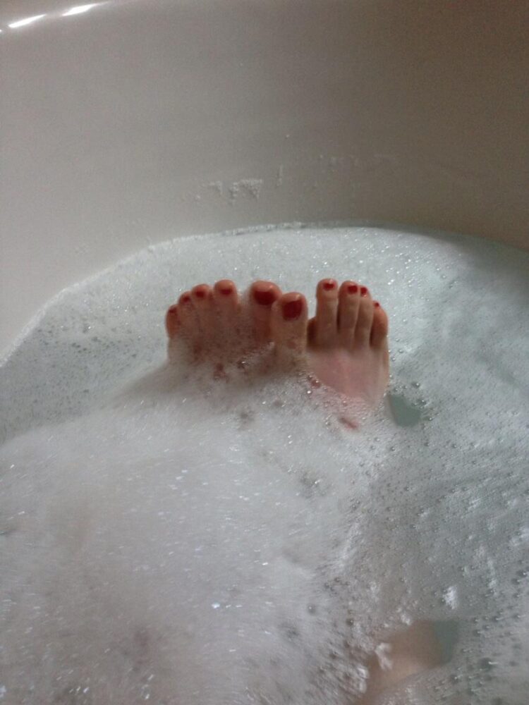 yvette fielding feet 3