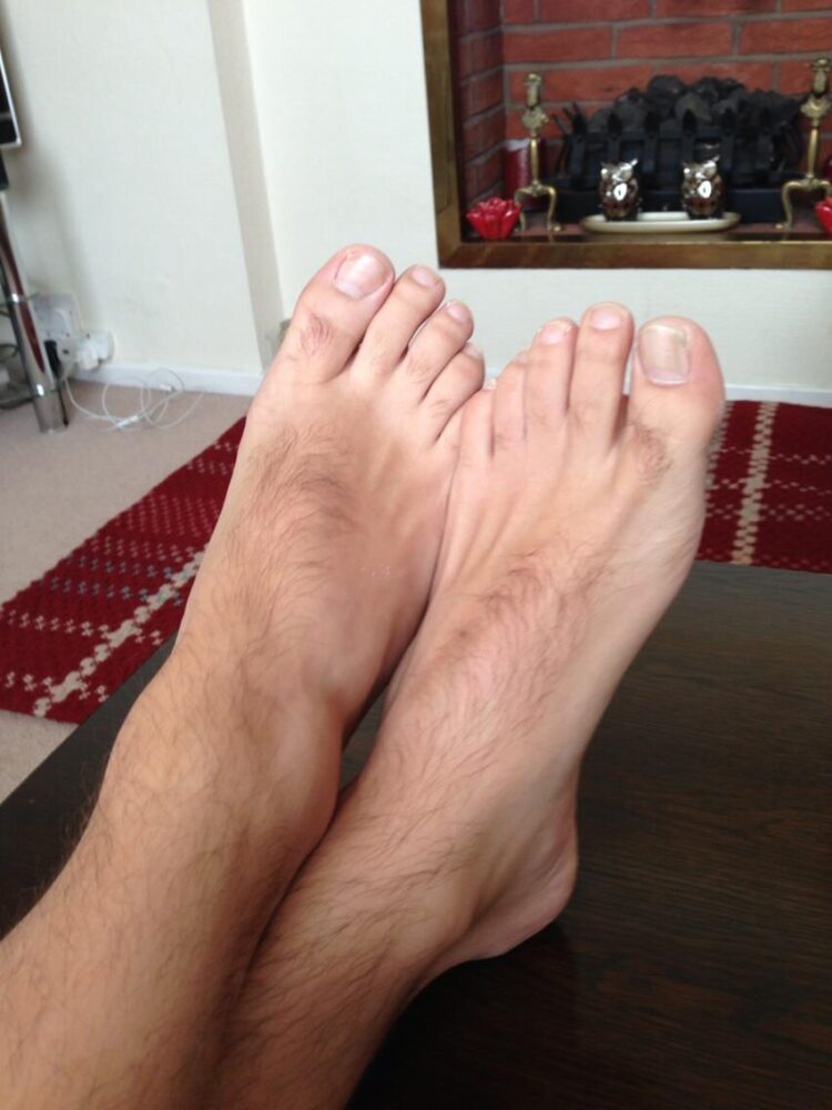 yvette fielding feet