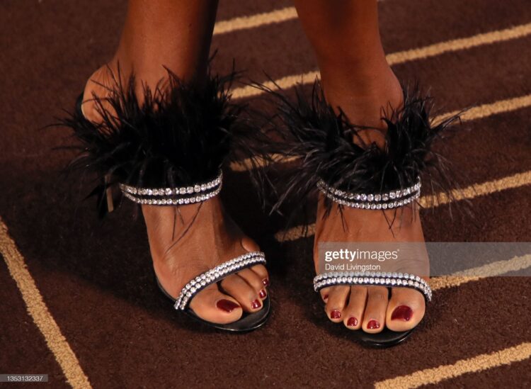 yvonne orji feet