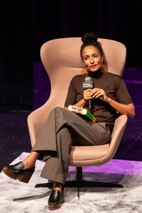 zadie smith feet 2