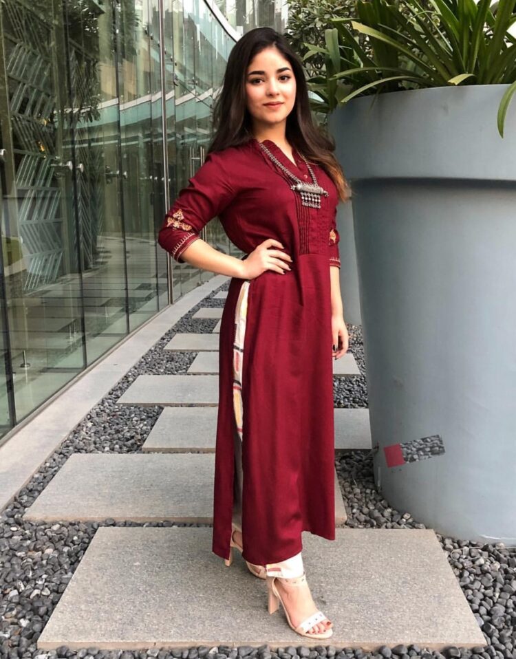 zaira wasim feet 4